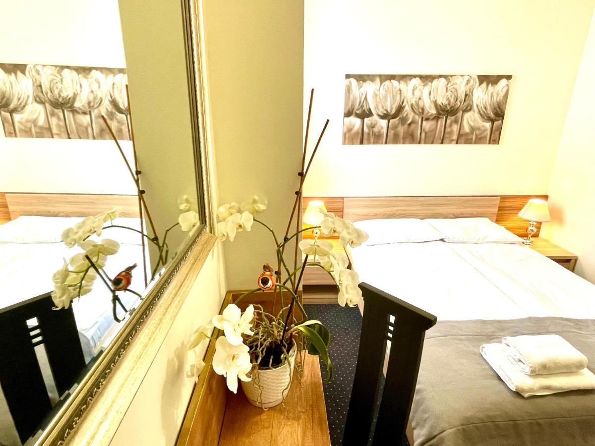 Hotel Seven 7 Kaliszki Eksteriør billede