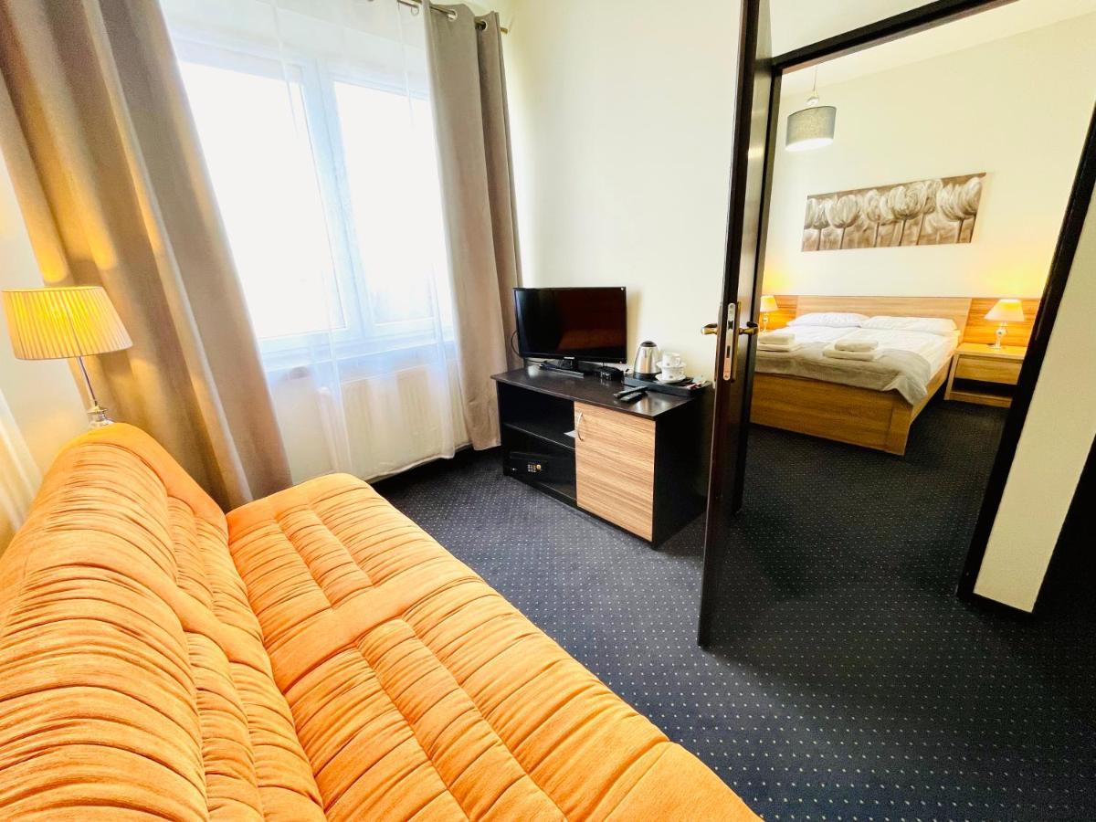 Hotel Seven 7 Kaliszki Eksteriør billede