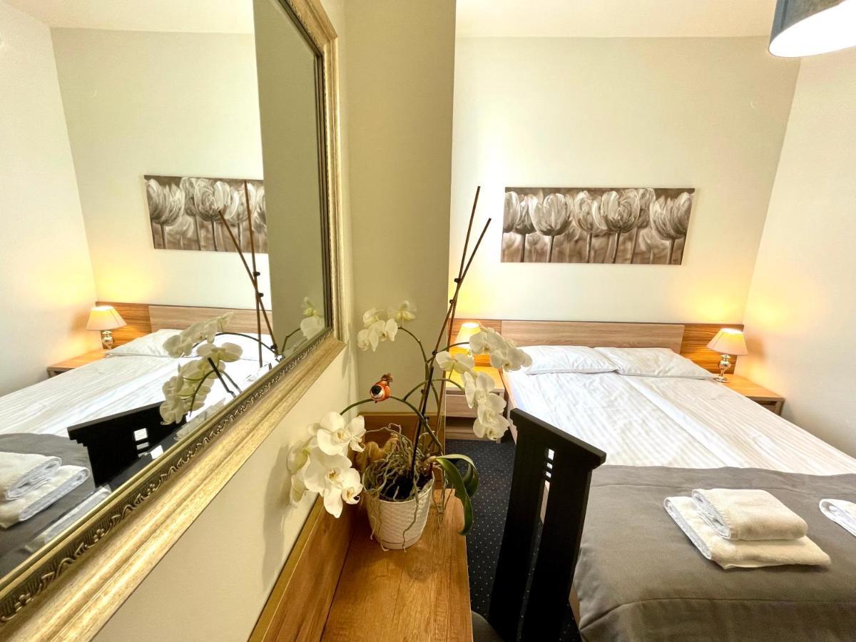 Hotel Seven 7 Kaliszki Eksteriør billede