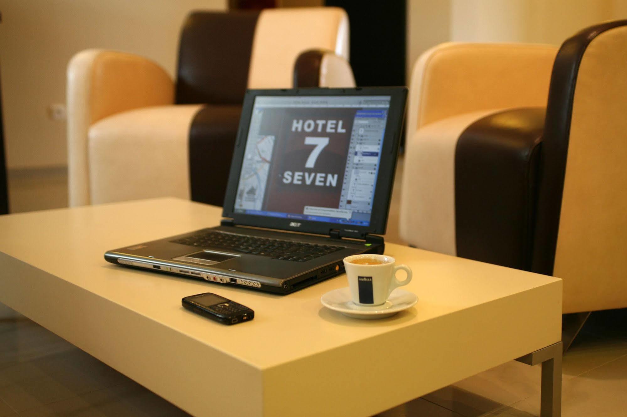 Hotel Seven 7 Kaliszki Eksteriør billede