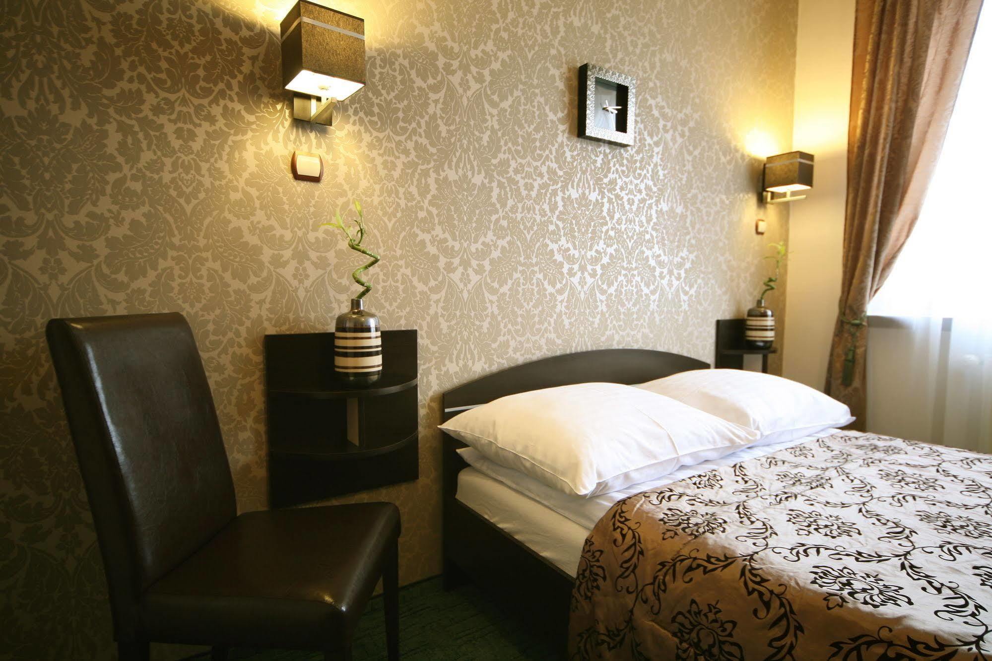 Hotel Seven 7 Kaliszki Eksteriør billede
