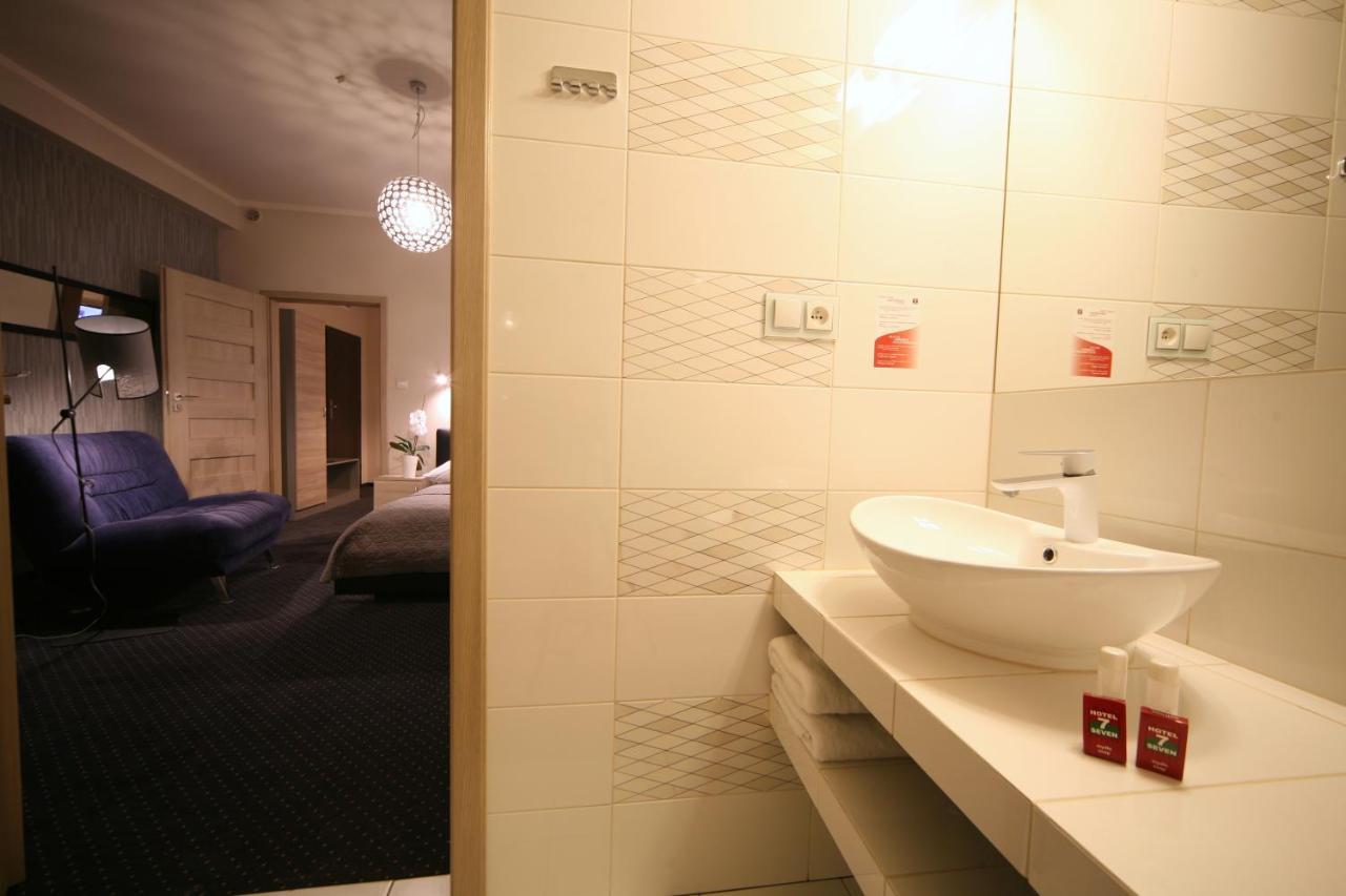 Hotel Seven 7 Kaliszki Eksteriør billede